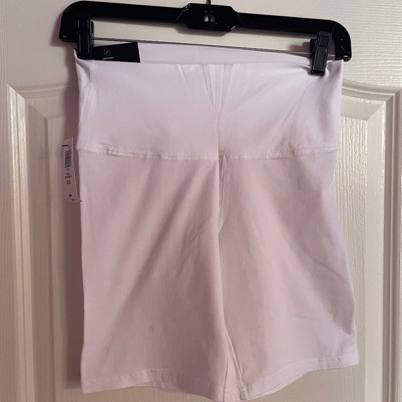 NWT TNA Chill Atmosphere High Rise 7” Bike Shorts - Picture 1 of 2